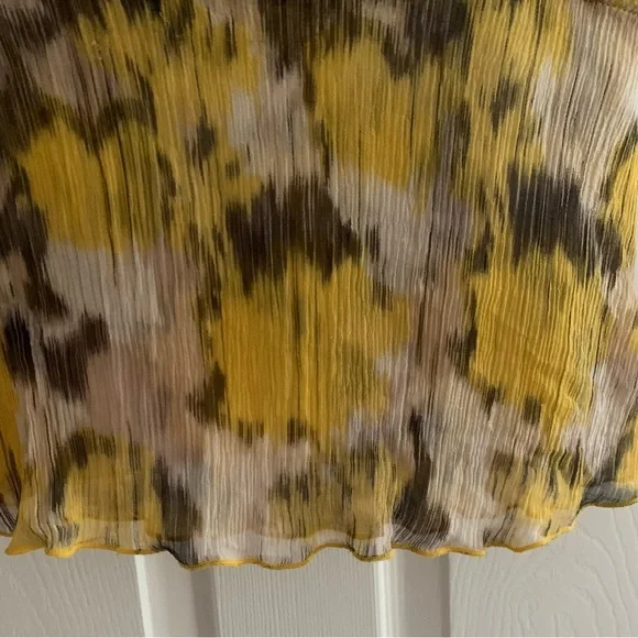 BCBG MaxAzria lightweight gauzy yellow top with small ruffle at front neckline - Picture 5 of 9